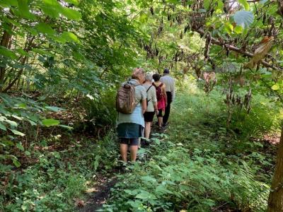 Vandring og eftertanke. Foto af Pia Omdal.